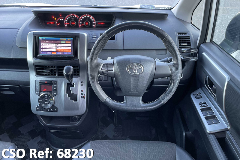 Toyota Voxy 68230